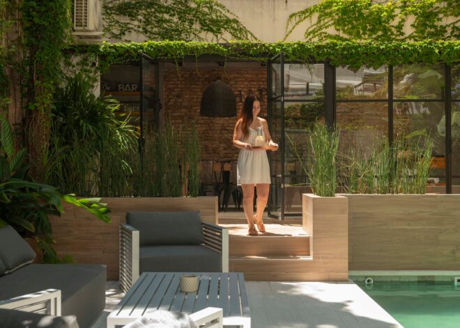 Cambiaron de vida transformando el patio de su planta baja de Recoleta en un jardín con pileta y quincho Cambiaron de vida transformando el patio de su planta baja de Recoleta en un jardín con pileta y quincho