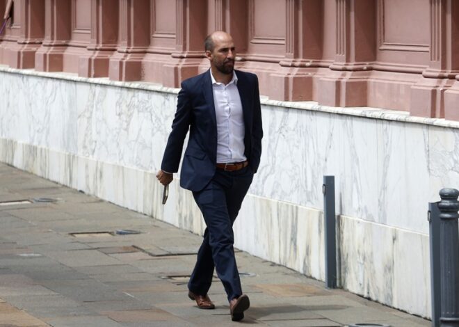 Adorni echó a Rolandi y no tendrá vicejefes de gabinete Adorni echó a Rolandi y no tendrá vicejefes de gabinete
