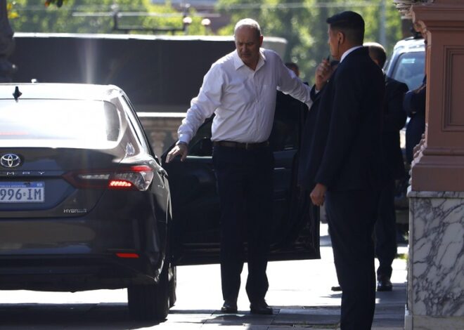 El gobierno impulsa un fondo para financiar despidos con aportes que antes iban a las jubilaciones El gobierno impulsa un fondo para financiar despidos con aportes que antes iban a las jubilaciones