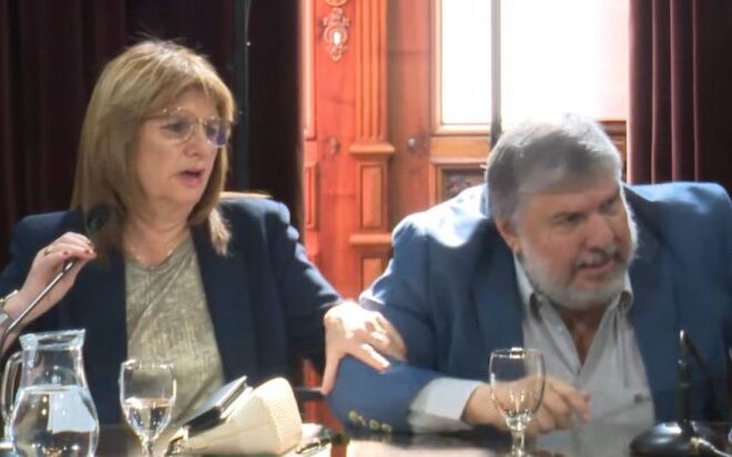 Escándalo entre Mayans y Patricia en el Senado: "hacen lo que se les cantan las pelotas" Escándalo entre Mayans y Patricia en el Senado: "hacen lo que se les cantan las pelotas"