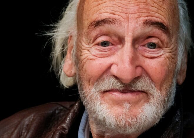 La última entrevista a Héctor Alterio: el teatro, el fútbol, el exilio, la poesía y el amor por sus hijos