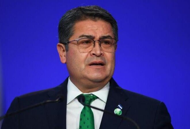 Honduras pide ejecutar una orden de captura de 2023 contra el expresidente Juan Orlando Hernández, indultado por Trump