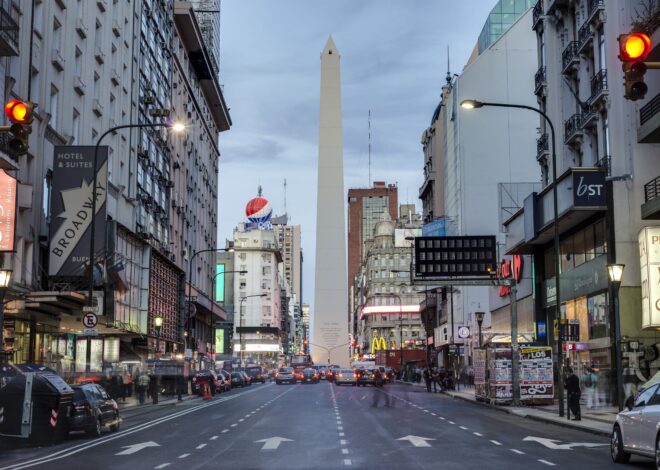 El año en que quisieron demoler el Obelisco y la polémica que dividió a los porteños El año en que quisieron demoler el Obelisco y la polémica que dividió a los porteños