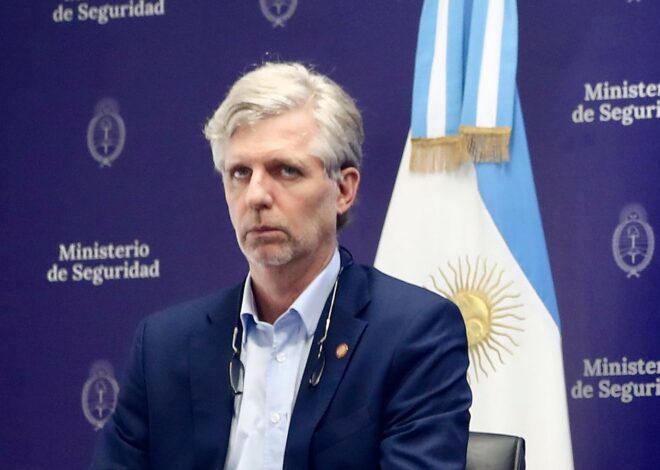 Cambio en la SIDE: el Gobierno anunció la salida de Neiffert y la designación de Cristian Auguadra como reemplazante Cambio en la SIDE: el Gobierno anunció la salida de Neiffert y la designación de Cristian Auguadra como reemplazante