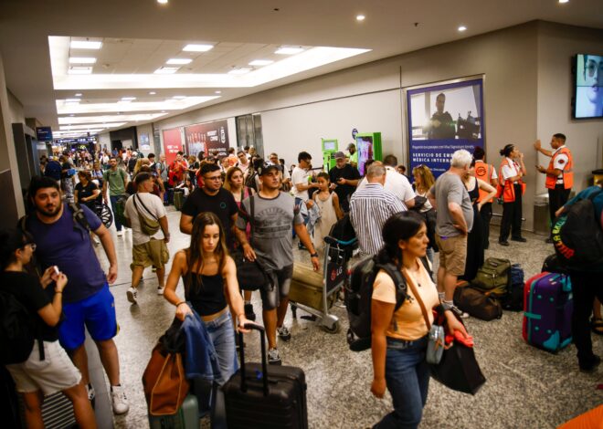 “Desprendimiento de asfalto”. Se reactivó Aeroparque luego de más de tres horas de vuelos suspendidos en un día marcado por el calor “Desprendimiento de asfalto”. Se reactivó Aeroparque luego de más de tres horas de vuelos suspendidos en un día marcado por el calor
