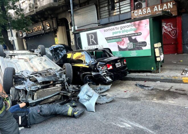 Choque en Caballito: un auto volcó, una mujer fue hospitalizada y buscan a un conductor que escapó Choque en Caballito: un auto volcó, una mujer fue hospitalizada y buscan a un conductor que escapó