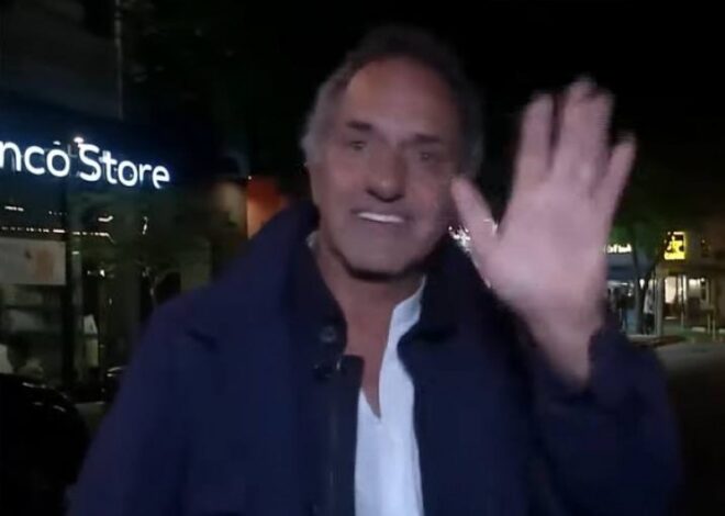 Scioli huyó de una entrevista para no responder sobre el Chiqui Tapia Scioli huyó de una entrevista para no responder sobre el Chiqui Tapia