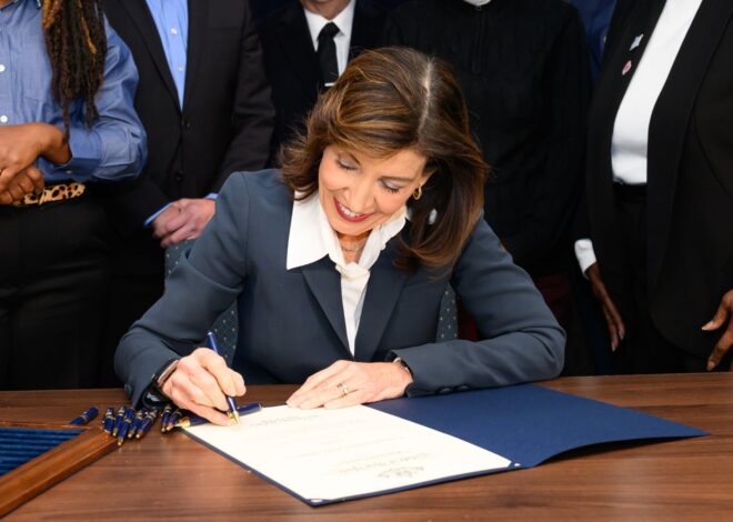 En Nueva York: el plan de Kathy Hochul para eliminar un impuesto que beneficiaría a los trabajadores que reciben propinas