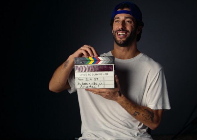 VIDEO: Ricciardo aparece en un evento de Red Bull junto a Verstappen y Lindblad