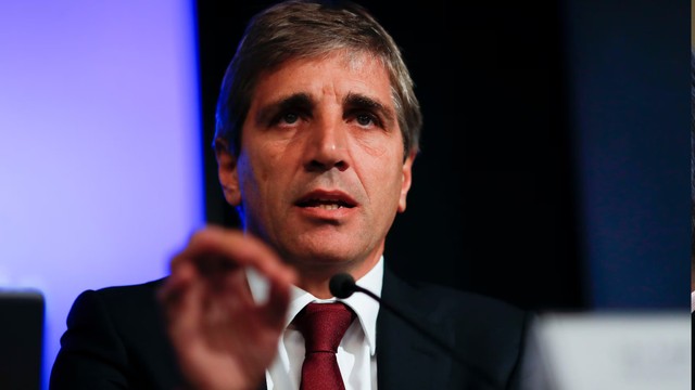 Caputo volvió a cuestionar a los empresarios textiles por los precios de la indumentaria Caputo volvió a cuestionar a los empresarios textiles por los precios de la indumentaria