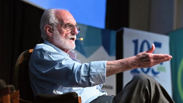 Un economista referente de Javier Milei explicó por qué baja el dólar