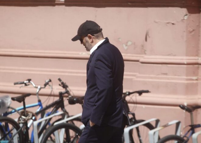 Bronca en la Rosada con Sturzenegger porque complicó al Gobierno con la cláusula de licencias y el escándalo de su esposa Bronca en la Rosada con Sturzenegger porque complicó al Gobierno con la cláusula de licencias y el escándalo de su esposa