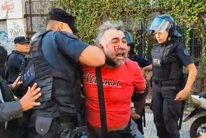 La Policía Federal agredió y detuvo a un camarógrafo de A24 antes de la sesión en Senado