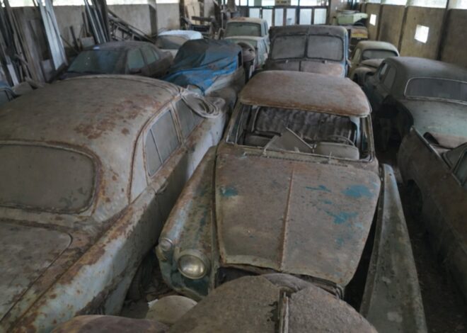 Entraron a un galpón abandonado, encontraron una colección de autos invaluables, pero un detalle les llamó la atención