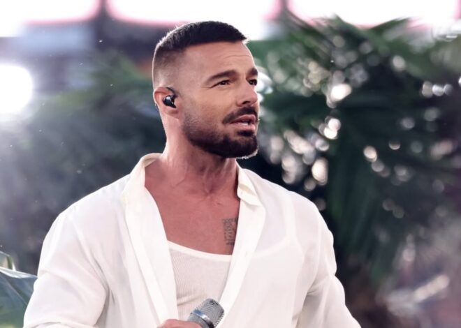 Ricky Martin fue a un bar y su nombre estaba entre las personas que podían tomar todo gratis: el desopilante video