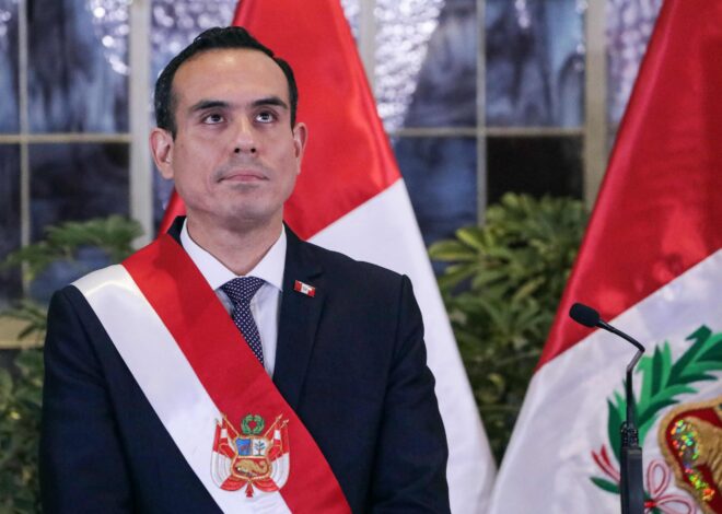 Quién es José Jerí, el presidente millennial que quiso emular a Bukele y cayó tras reunirse con empresarios chinos Quién es José Jerí, el presidente millennial que quiso emular a Bukele y cayó tras reunirse con empresarios chinos