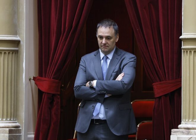 Adorni reveló que tiene otro departamento y complicó a Adorni