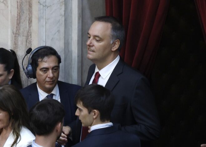 Encuesta: El 70% cree que Adorni es corrupto