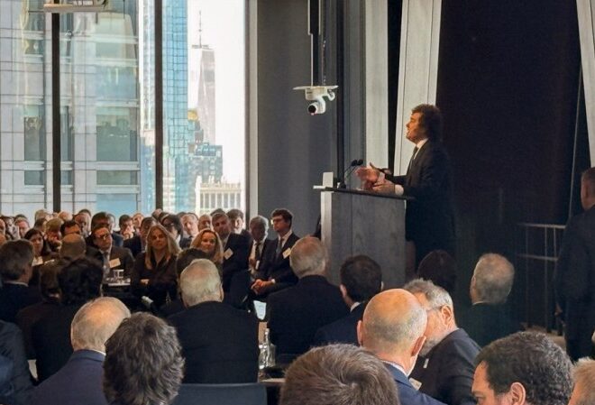 Decepción entre los empresarios de Wall Street porque Milei no anunció el fin del cepo