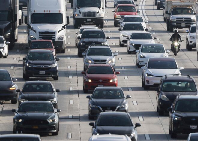 Atención conductores en California: por qué tener este tipo de placas en tu vehículo te pondrá en problemas hoy
