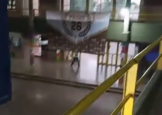 Video: así fue el ataque de un alumno que mató a un compañero en Santa Fe Video: así fue el ataque de un alumno que mató a un compañero en Santa Fe
