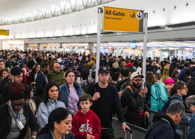 Trump ordenó el pago inmediato a los agentes de la TSA para frenar el “caos” en los aeropuertos de EE.UU. Trump ordenó el pago inmediato a los agentes de la TSA para frenar el “caos” en los aeropuertos de EE.UU.