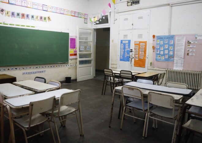 Gremios docentes se sumaron al paro feminista del lunes por el Día de la Mujer: es el segundo en una semana Gremios docentes se sumaron al paro feminista del lunes por el Día de la Mujer: es el segundo en una semana