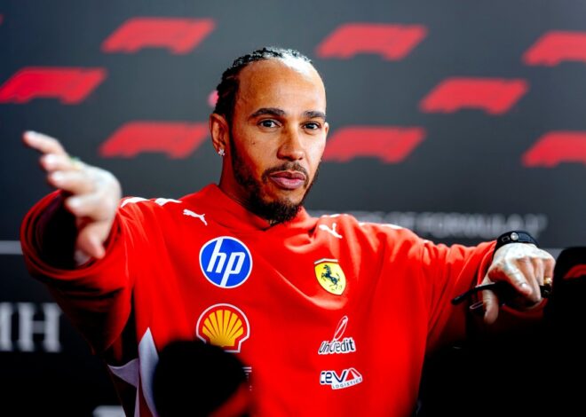 Lewis Hamilton sorprende al llegar en un Ferrari F40 en Japón
