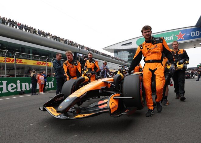 McLaren identifica dos problemas distintos de batería de Mercedes detrás de su desastre en China McLaren identifica dos problemas distintos de batería de Mercedes detrás de su desastre en China