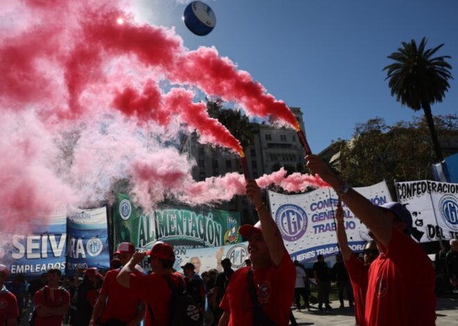 La CGT marcha a Plaza de Mayo por el Día del Trabajador y define si activa otro paro general La CGT marcha a Plaza de Mayo por el Día del Trabajador y define si activa otro paro general