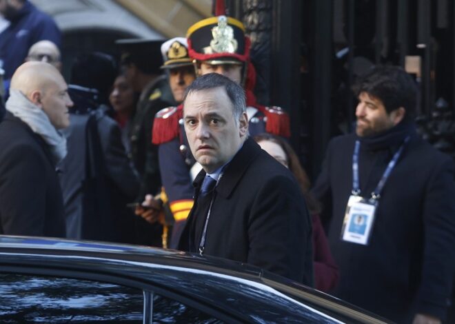 El Gobierno aprovecha el "espionaje" ruso pasa sacar de la Rosada a los periodistas que molestan a Adorni