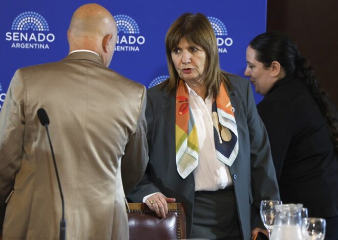Sinuosa defensa de Bullrich a Adorni: "Está muy tocado, pero Milei decidió mantenerlo"