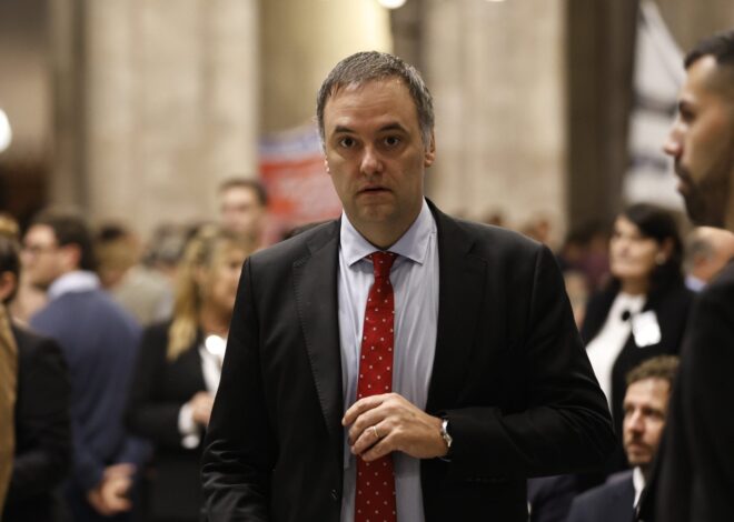 Manuel Adorni en el Congreso, en vivo: la exposición en Diputados, minuto a minuto