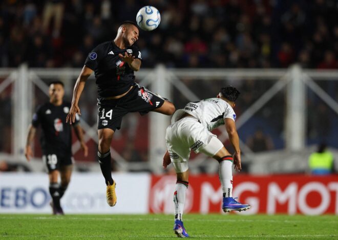 Riestra tuvo su debut internacional con un marco de fiesta en un estadio gigante, pero sin goles Riestra tuvo su debut internacional con un marco de fiesta en un estadio gigante, pero sin goles