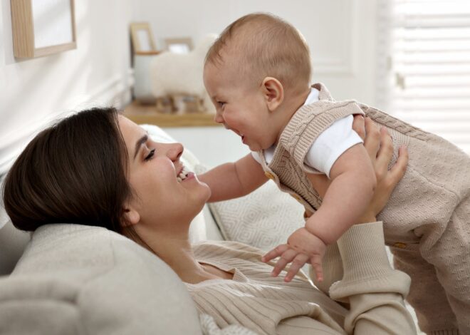 El ranking de los 15 nombres de bebés más elegidos en 2025 y los más populares de los últimos cinco años