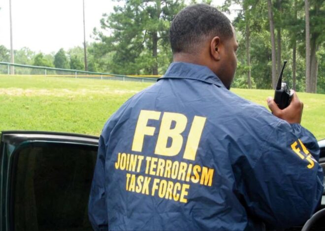 “Todo es un fraude”: la advertencia del FBI sobre falsos agentes que intentan operar en EE.UU.