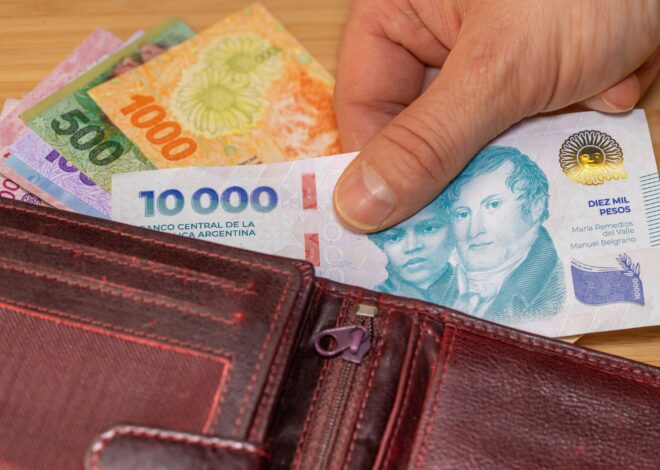 El Gobierno admite que los salarios formales perdieron con la inflación, pero cuestiona el termómetro de las paritarias El Gobierno admite que los salarios formales perdieron con la inflación, pero cuestiona el termómetro de las paritarias