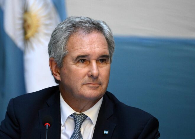 La frase del canciller Pablo Quirno para elogiar a Luis Caputo: “Se pasea desnudo” La frase del canciller Pablo Quirno para elogiar a Luis Caputo: “Se pasea desnudo”