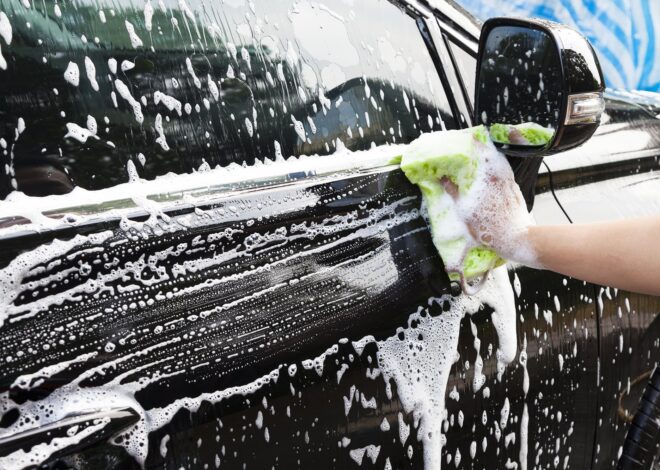 Ni trapos viejos, ni detergente: las cosas que nunca hay que usar ni hacer al lavar el auto Ni trapos viejos, ni detergente: las cosas que nunca hay que usar ni hacer al lavar el auto
