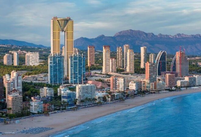 Construyeron un rascacielos de 200 metros de altura y se olvidaron el hueco del ascensor Construyeron un rascacielos de 200 metros de altura y se olvidaron el hueco del ascensor