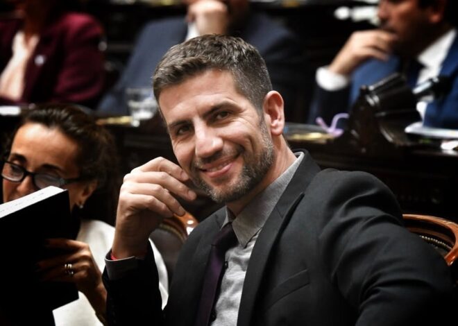 Quién es Manuel Quintar, el diputado libertario que fue al Congreso con un Tesla Cybertruck