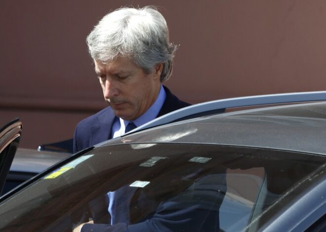 Fitch mejoró la nota de los bancos pero las acciones siguieron en baja por temor a la mora Fitch mejoró la nota de los bancos pero las acciones siguieron en baja por temor a la mora