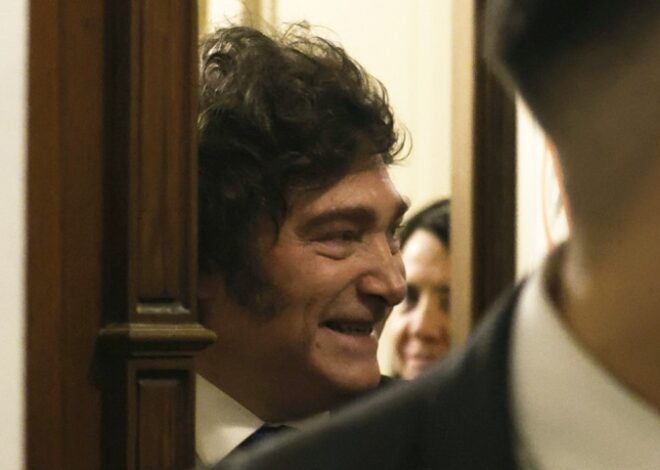 Milei respaldó a Menem en la pelea interna pero Santiago Caputo no piensa renunciar Milei respaldó a Menem en la pelea interna pero Santiago Caputo no piensa renunciar