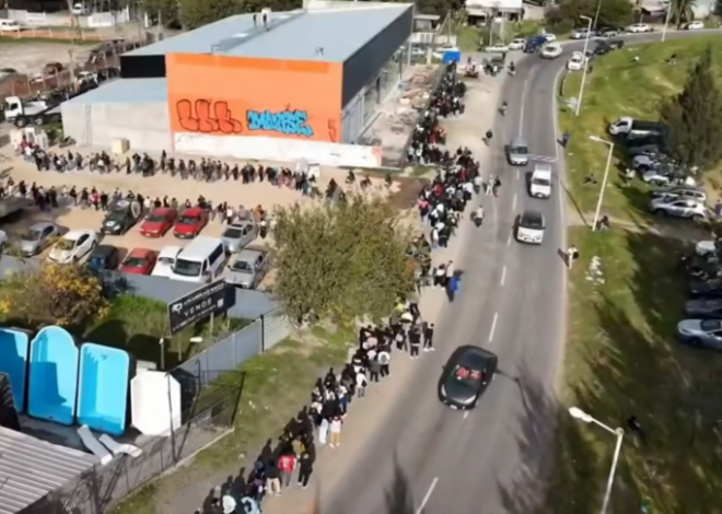 Crisis de empleo: en Moreno hubo diez cuadras de cola para conseguir trabajo en un frigorífico