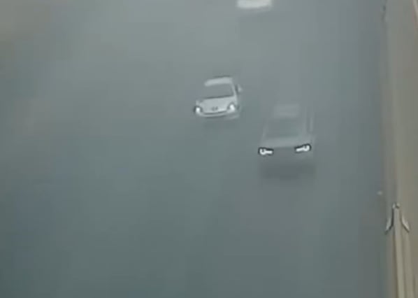 En plena niebla: un conductor manejaba alcoholizado, a alta velocidad y en zigzag por la autopista Buenos Aires-La Plata En plena niebla: un conductor manejaba alcoholizado, a alta velocidad y en zigzag por la autopista Buenos Aires-La Plata