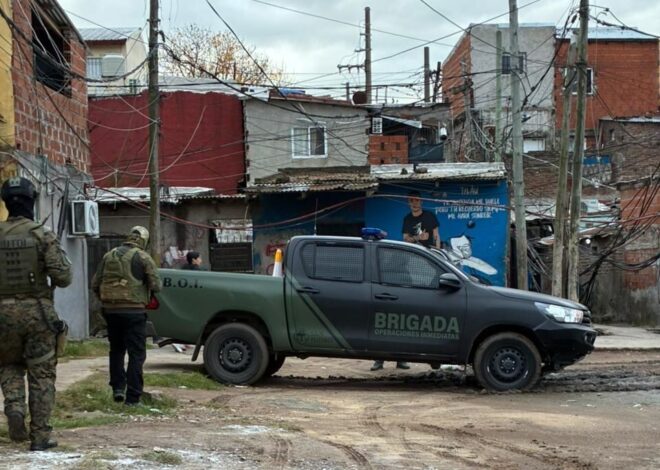 Operativo de saturación policial contra las bandas que operan en la villa La Cava Operativo de saturación policial contra las bandas que operan en la villa La Cava