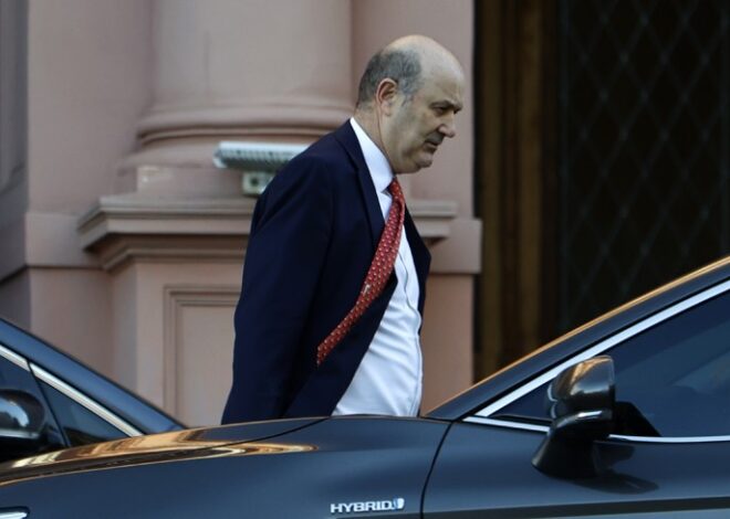 Caputo cajonea el capítulo clave de la reforma laboral y choca con Sturzenegger