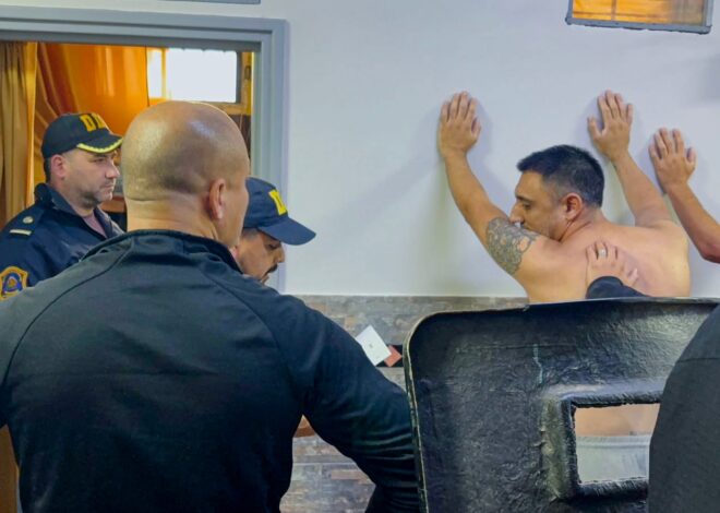 Estafas desde la cárcel: allanaron la casa de un agente penitenciario por supuestos vínculos con el asesino del Mago Alex Estafas desde la cárcel: allanaron la casa de un agente penitenciario por supuestos vínculos con el asesino del Mago Alex