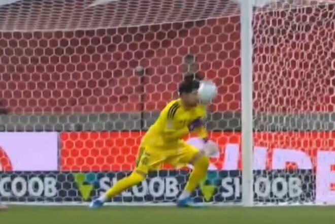 El insólito error de Agustín Rossi que le dio la ventaja parcial a Athletico Paranaense