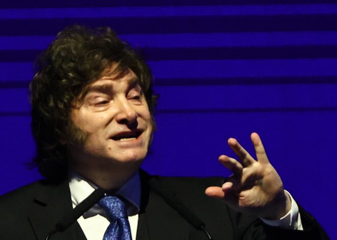 Javier Milei y sus medidas, en vivo: la marcha por el financiamiento universitario y la causa Adorni